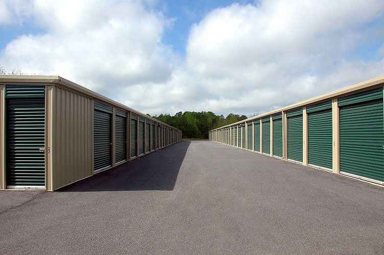 Self-storage warehouse building